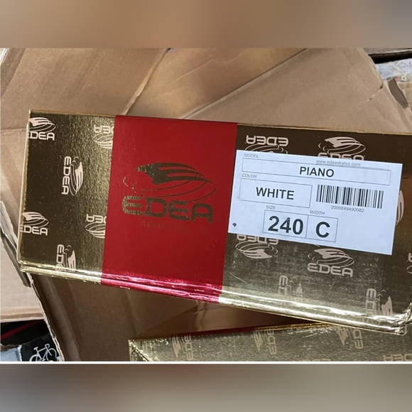 Edea Piano 240C - Picture 2 of 5